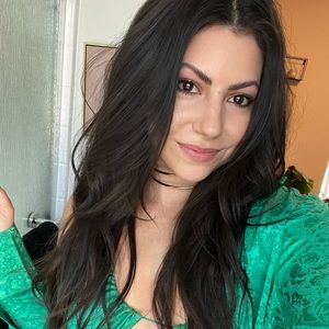 Meet your Posher, Caitlin